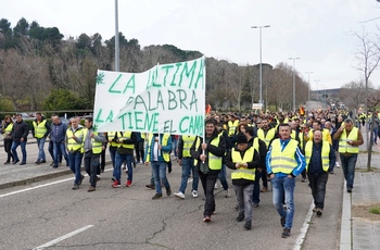 Cientos de tractores secundan las protestas en Valladolid