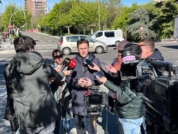 El PSOE propone comprar autobuses en lugar de ampliar Poniente