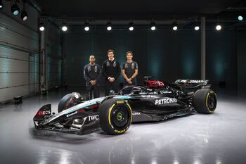 Mercedes presenta el W15