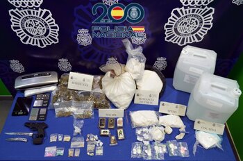 Ocho detenidos e intervenidos más de tres kilos de droga