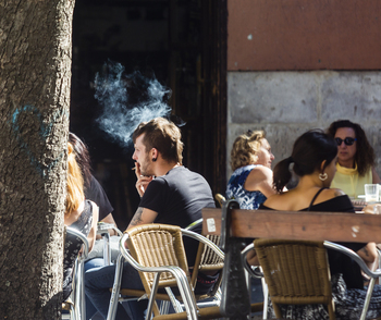 Los hosteleros piden que no se prohíba fumar en terrazas