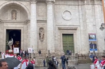 A falta de procesión, traslado rápido de Jesús a la Catedral