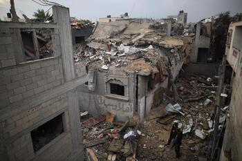 Al menos 16 muertos en ataques israelíes contra una casa en Gaza