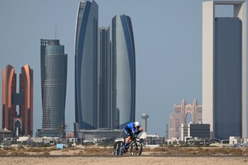 Iván Romeo, décimo en la crono de la UAE Tour