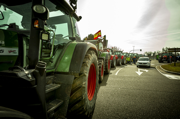 La tractorada de regantes complica la entrada a Valladolid